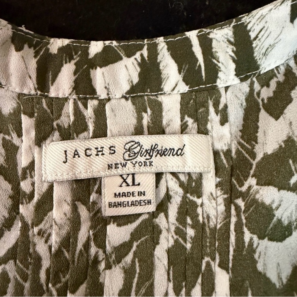 Green and White Patterned Women's Top - Picture 6 of 7
